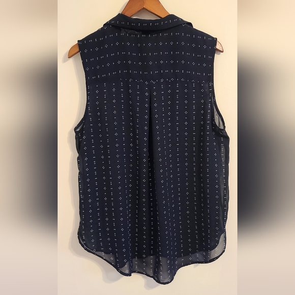 H&M Black Sleeveless Blouse - Picture 2 of 4